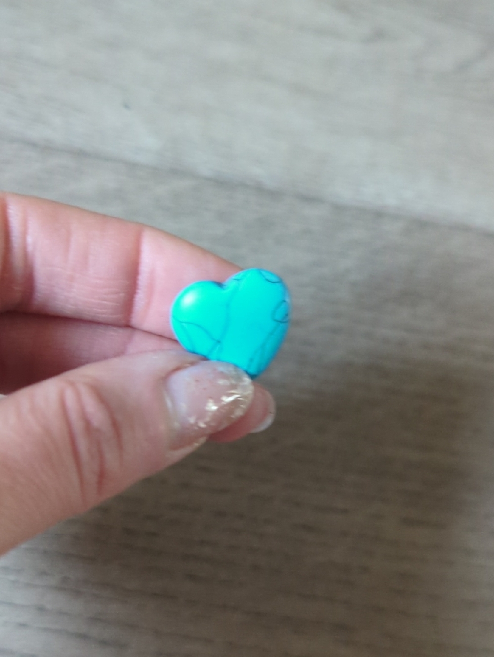Turquoise Howlite Mini Heart Stone - Picture 2 of 2